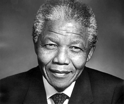 Fotografía retrato en blanco y negro del rostro de Nelson Mandela